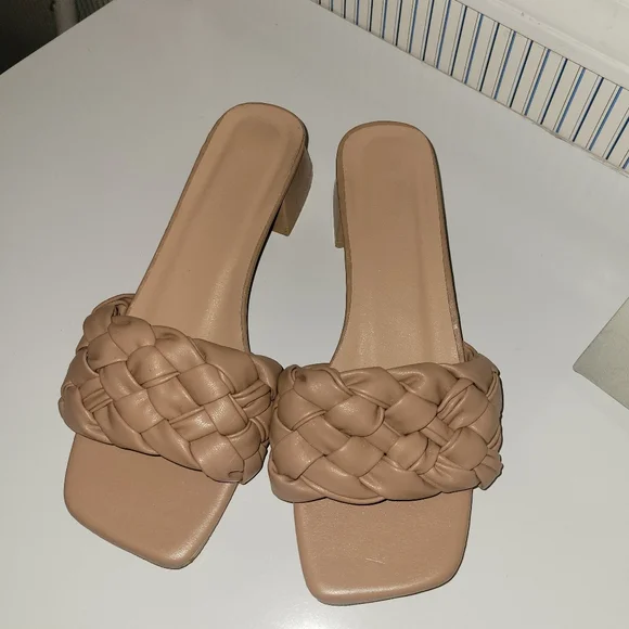 Braided sandals size 6 - Picture 4 of 8